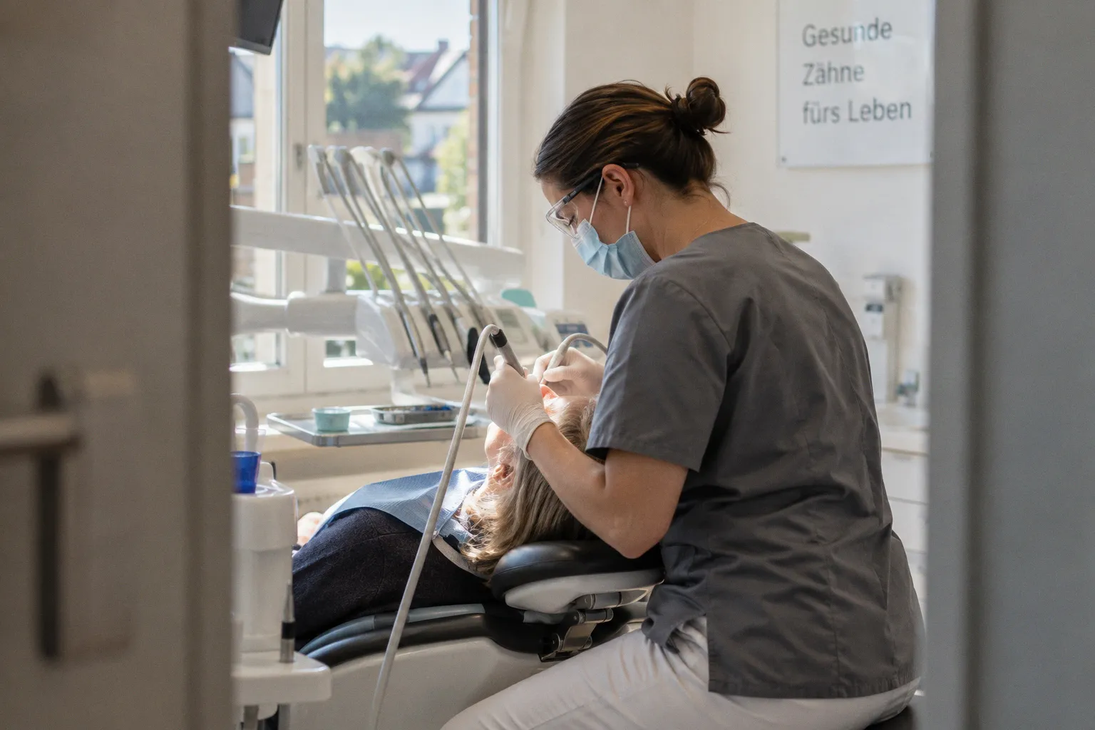 Moderne Maschinentechnik für eine schonende Dentalhygiene